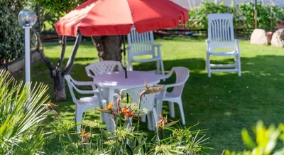 Giardino di Comfortable apartment in Capitana 50 sqm, sea view, garden