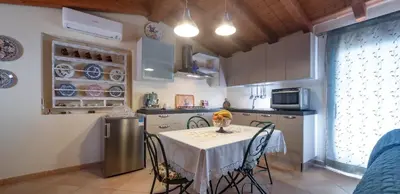 Cucina o angolo cottura di Comfortable apartment in Capitana 50 sqm, sea view, garden