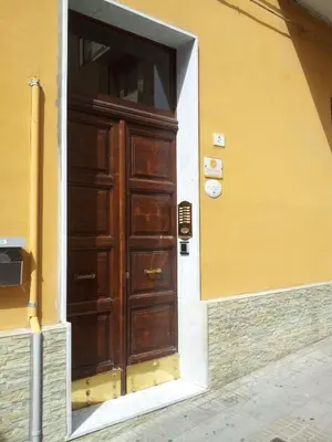 Facciata o entrata di Lewisrooms Domo