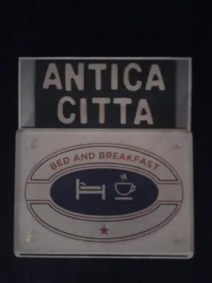 Certificato, attestato, insegna o altro documento esposto da B&B antica città