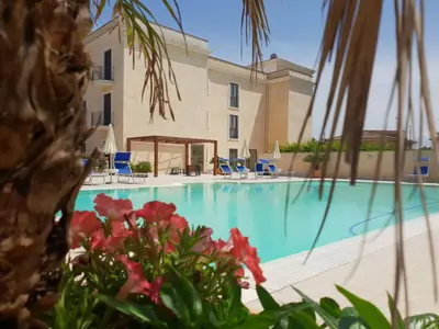 Piscina di Hotel Le Torri o nelle vicinanze