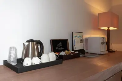 Set per la preparazione di tè e caffè presso Hotel Simius Playa