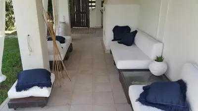 Area soggiorno di Villa Ines con piscina sud Sardegna