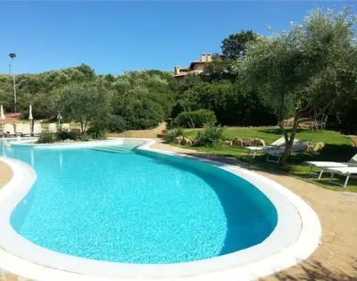 Piscina di Hotel Giardino Corte Rubja o nelle vicinanze
