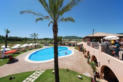 Piscina di Alma Resort o nelle vicinanze