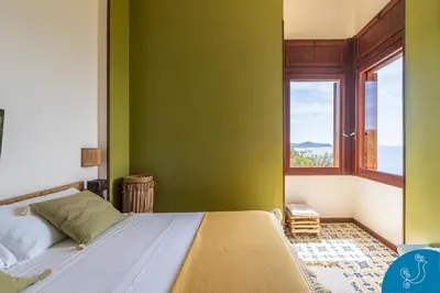 Letto o letti in una camera di Villa di Cala Regina, Maison de charme