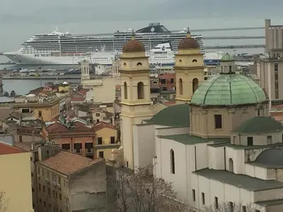 Vista generica su Cagliari o vista sulla città dall'interno della casa vacanze