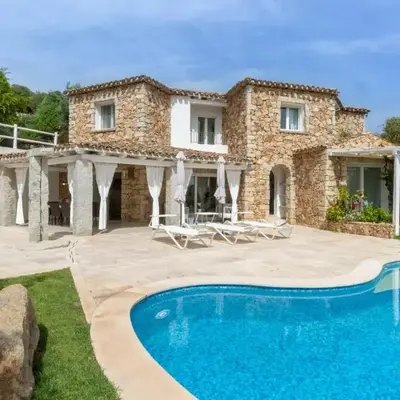 Villa Ginestra con piscina e giardino privato a 500 mt dal mare