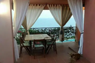 Balcone o terrazza di Villa panoramica tra suggestive notti stellate.