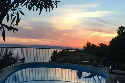 Paesaggio naturale nelle vicinanze della villa