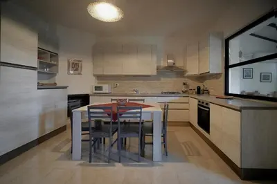 Cucina o angolo cottura di Una Pineta Sul Mare A Due Passi Dal Forte Village