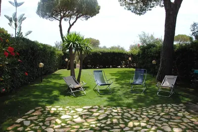 Giardino di Una Pineta Sul Mare A Due Passi Dal Forte Village