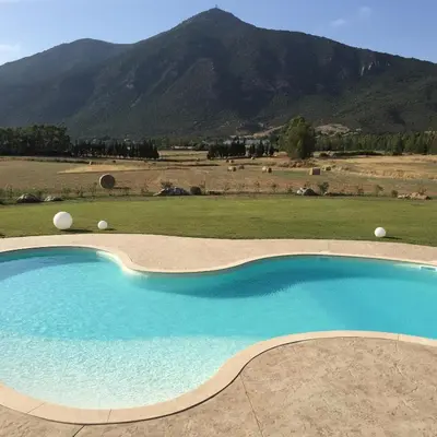 Vista generica sulle montagne o vista sulle montagne dall'interno of country house