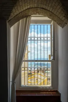 Vista generica sul mare o vista sul mare dall'interno dell'appartamento