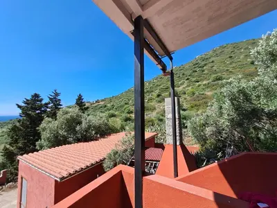 Vista generica sulle montagne o vista sulle montagne dall'interno della casa vacanze