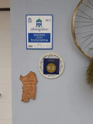 Certificato, attestato, insegna o altro documento esposto da Casa Del CicloTurista