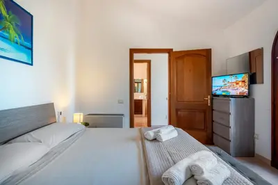 Letto o letti in una camera di Villa Ornella - 3 bagni, giardino, mare a 1 minuto