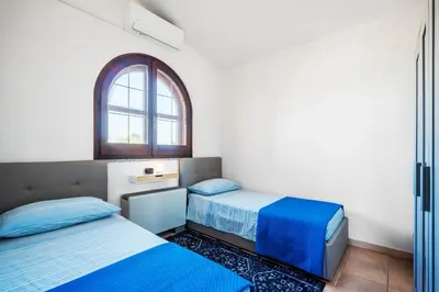 Letto o letti in una camera di Villa Ornella - 3 bagni, giardino, mare a 1 minuto