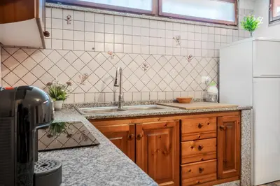 Cucina o angolo cottura di Villa Ornella - 3 bagni, giardino, mare a 1 minuto
