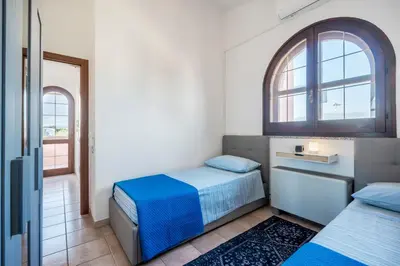 Letto o letti in una camera di Villa Ornella - 3 bagni, giardino, mare a 1 minuto
