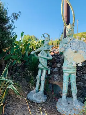 Giardino di Hotel Villaggio Ristorante Pizzeria Museo TANIT