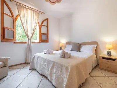 Letto o letti in una camera di Villa Chiarenza, Tuerredda