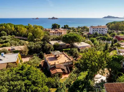 Paesaggio naturale nelle vicinanze della villa