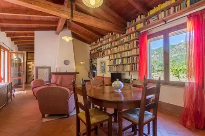 Biblioteca nell'appartamento