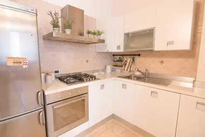 Cucina o angolo cottura di Modern Apartment in Historic Building