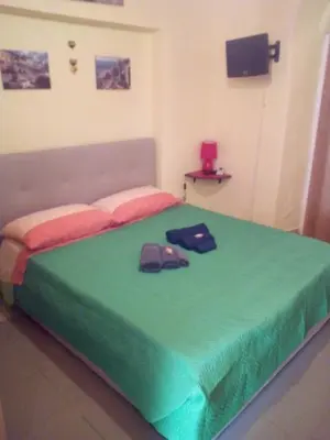 Letto o letti in una camera di AL MARE, AL SOLE, SI', ma nella CASA DEL MINATORE