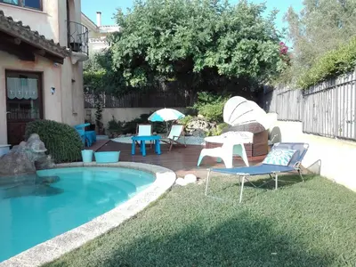 Piscina di la forma dell'acqua o nelle vicinanze
