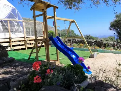 Area giochi per bambini di B&B Glamping Semaforo Capo Sperone