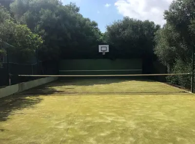 Attività di tennis o squash presso la villa o nelle vicinanze