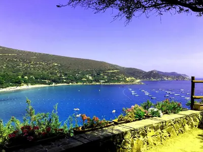 Paesaggio naturale nelle vicinanze della villa
