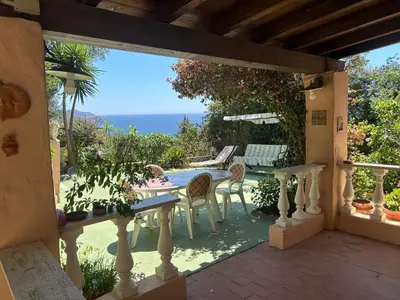 Paesaggio naturale nelle vicinanze della villa
