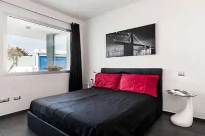 Letto o letti in una camera di Leonida's Home - Shared Pool, Jacuzzi and beach 150mt