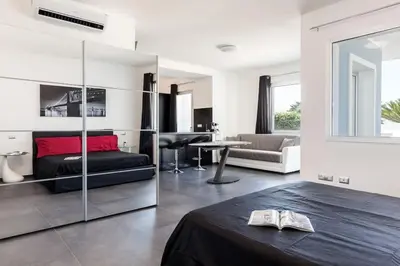 Area soggiorno di Leonida's Home - Shared Pool, Jacuzzi and beach 150mt