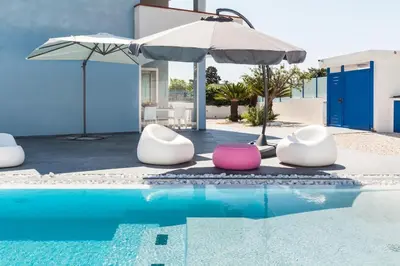 Piscina di Leonida's Home - Shared Pool, Jacuzzi and beach 150mt o nelle vicinanze