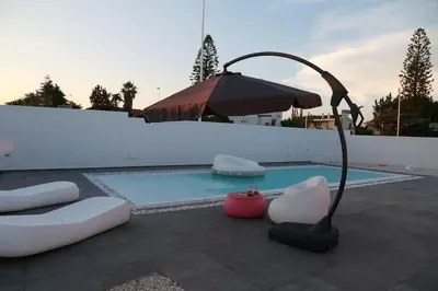 Piscina di Leonida's Home - Shared Pool, Jacuzzi and beach 150mt o nelle vicinanze