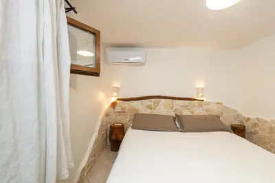 Letto o letti in una camera di GRECALE a pochi passi dal mare
