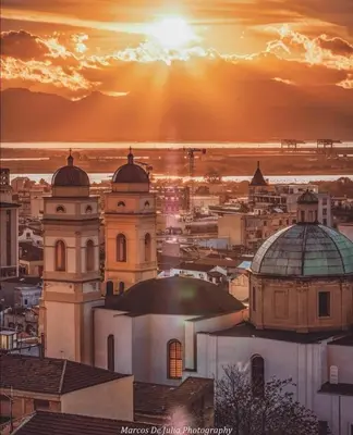 Alba o tramonto visti dall'interno dell'appartamento o dai dintorni