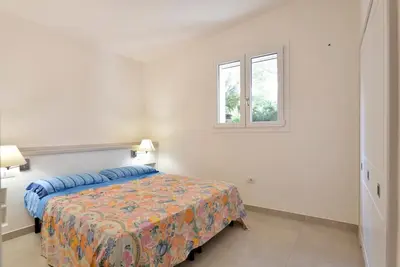 Letto o letti in una camera di VILLA MILVIO con accesso privato in spiaggia