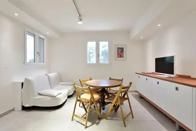 TV o dispositivi per l'intrattenimento presso VILLA MILVIO con accesso privato in spiaggia