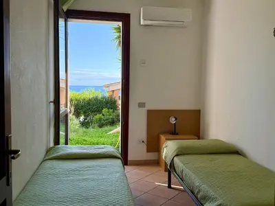 Letto o letti in una camera di Residence Il Borgo di Porto Corallo
