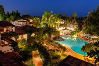 Piscina di Nora Club Hotel & Spa o nelle vicinanze