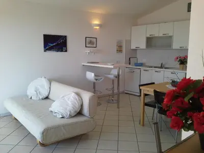 Cucina o angolo cottura di Appartamento Elegante E Panoramico Con Splendida Vista Mare