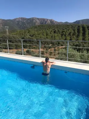 Vista generica sulle montagne o vista sulle montagne dall'interno della casa vacanze