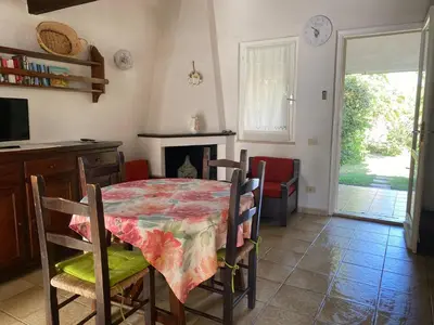 Area soggiorno di Villetta con giardino a due passi dal mare