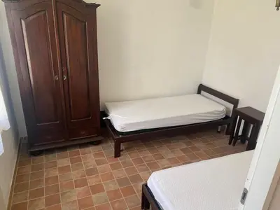 Letto o letti in una camera di VILLETTA CON GRANDE GIARDINO VICINO ALLA SPIAGGIA DI Campus VILLASIMIUS