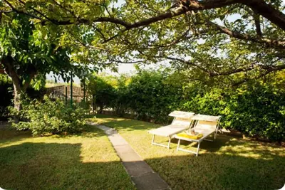 Giardino di VILLETTA CON GRANDE GIARDINO VICINO ALLA SPIAGGIA DI Campus VILLASIMIUS